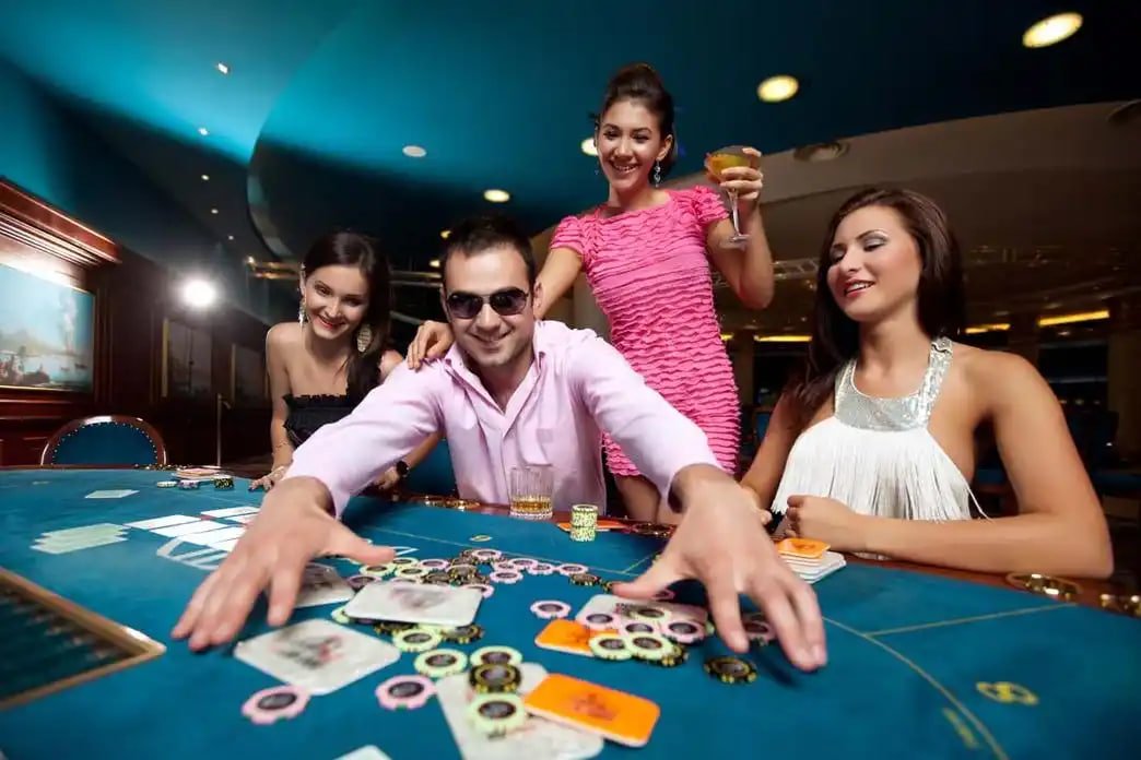 Adult basketball guide browsing on 8777 app with responsible gaming reminders
